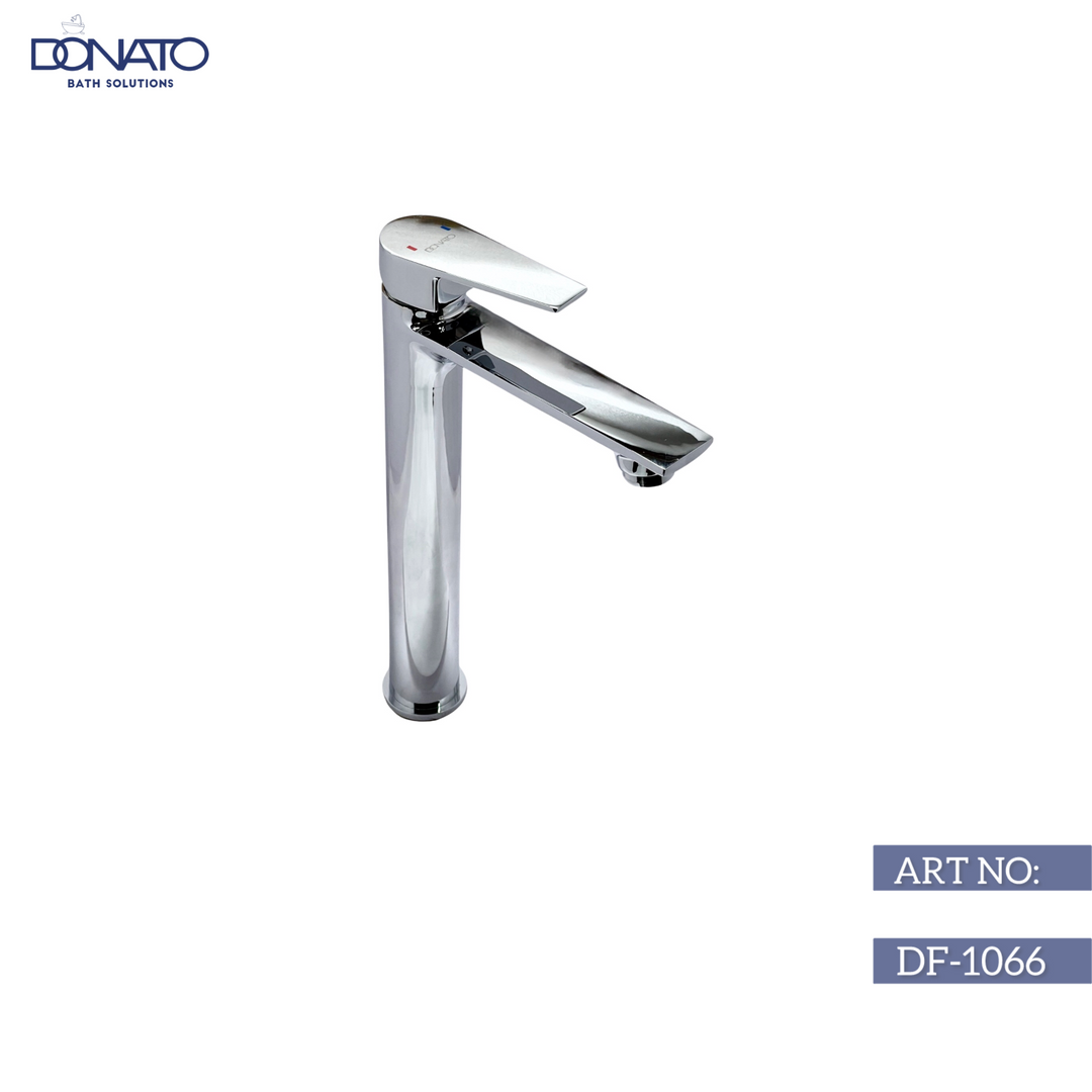 Single-handle faucet with a sleek design and a high-arc spout for easy filling of pots.